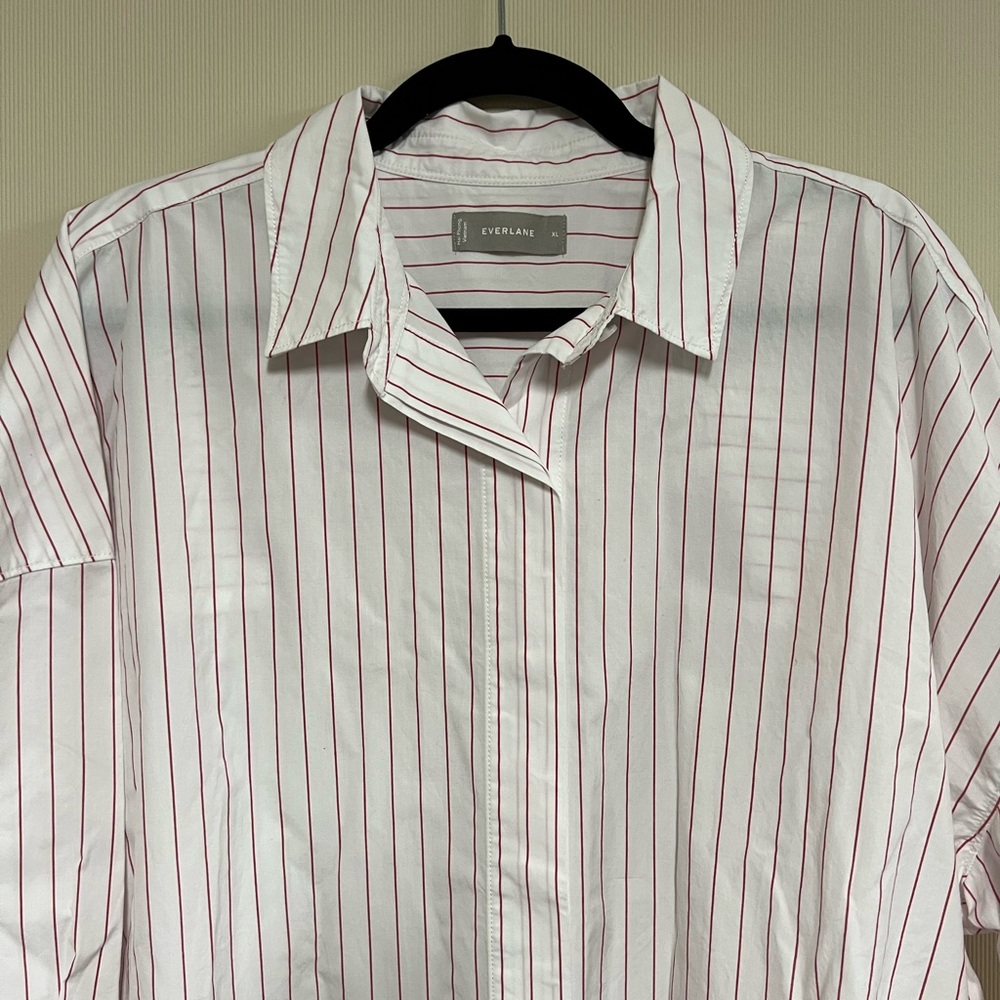 Everlane Women’s White Shirt with Red Stripes